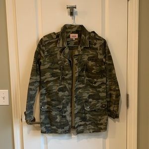 Slim fitting green printed jacket! Size 4. Cuter on than it looks